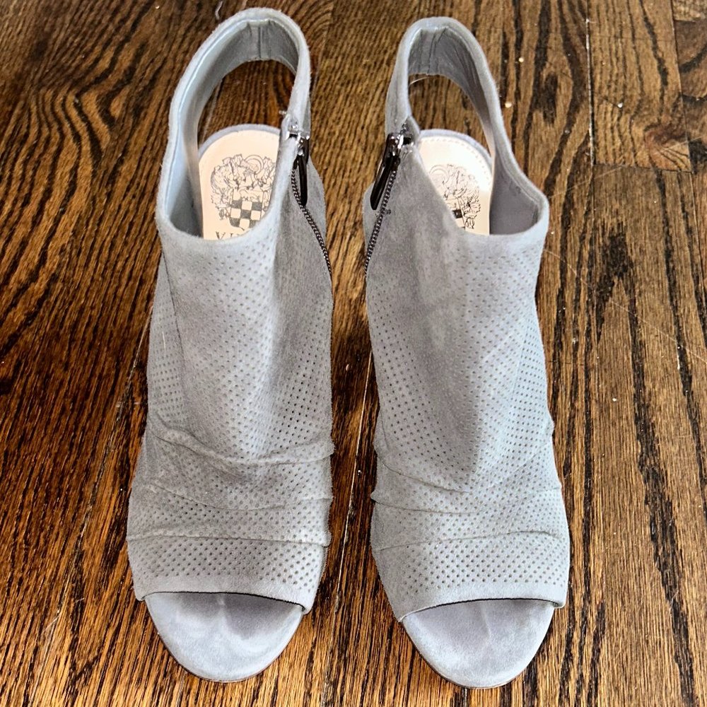Vince Camuto Kentvi Gray Suede Leather Peep Toe Heels - Size 8.5